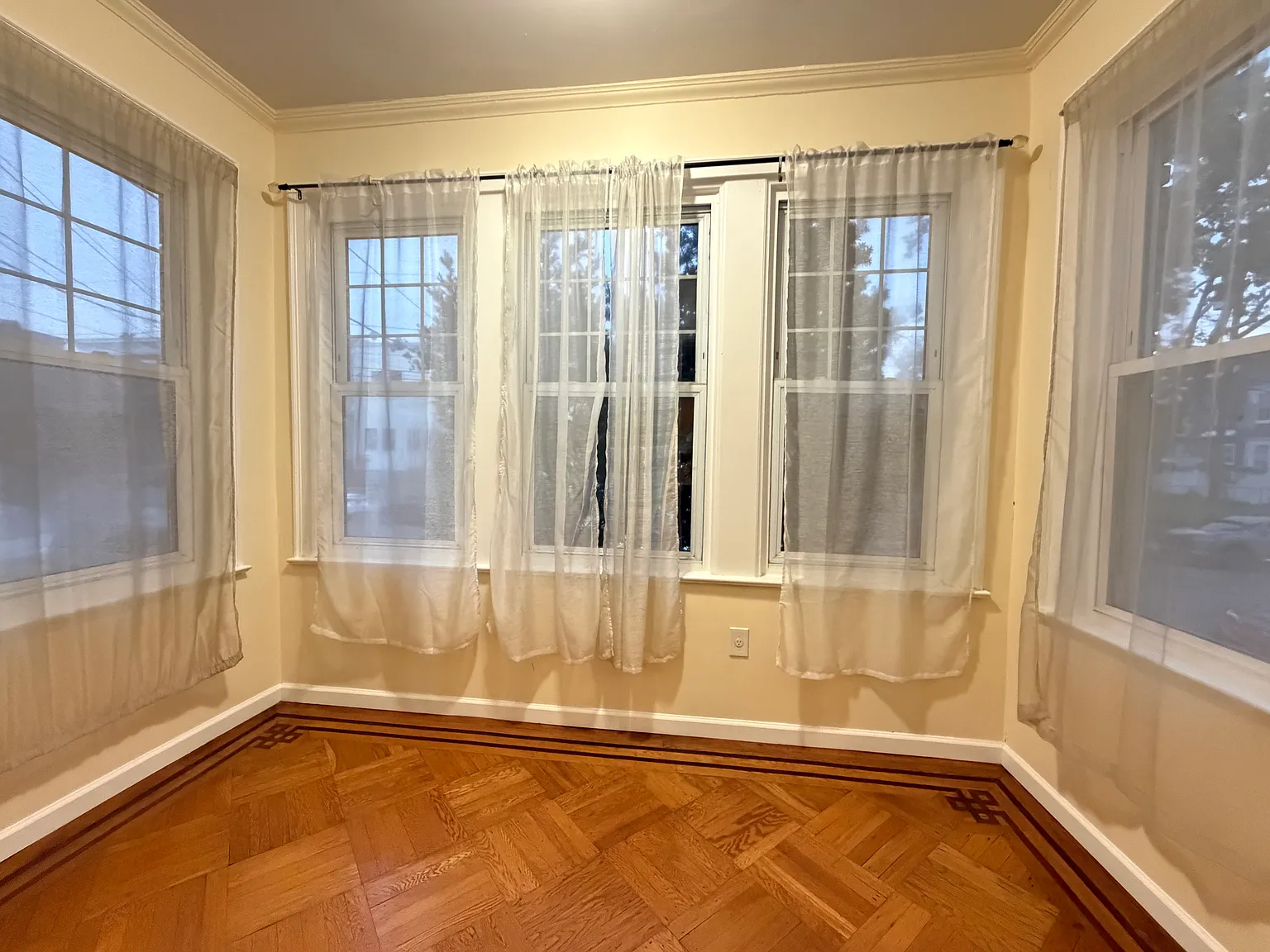 5 bed, 1400 sqft, $3,500 — Photo 3