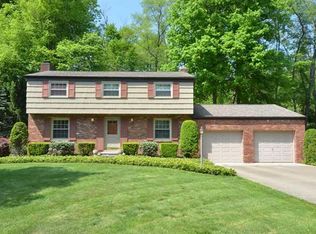 907 Tottenham Dr, Coraopolis, PA 15108