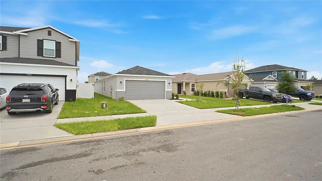 4 bed, 2.0 bath, 1636 sqft, $2,100 — Photo 2