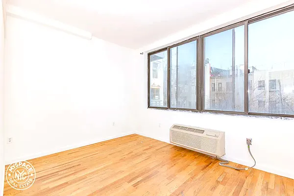 Rented by MySpaceNYC | media 33