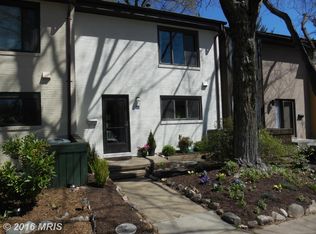 2006 Golf Course Dr, Reston, VA 20191