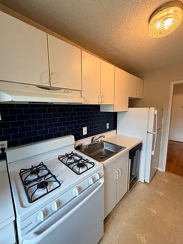 572 Whitney Ave #3E Photo 1