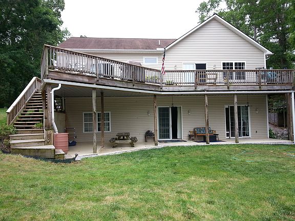 2nd image of 115 Oaktree Dr