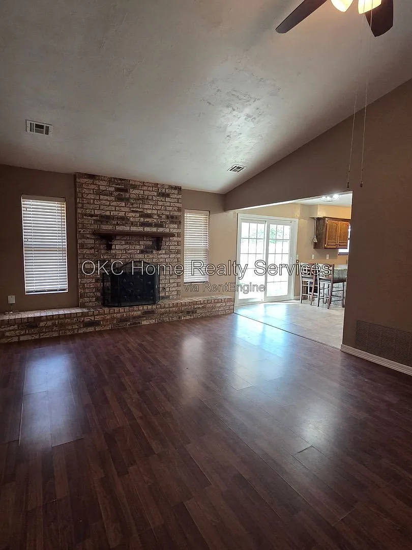 3 bed, 2.0 bath, 1277 sqft, $1,595 — Photo 4