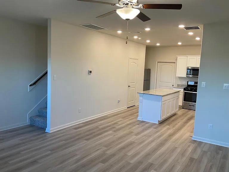 327 Stone Ct — Photo 5