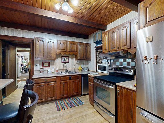 4th image of 106 Oak STREET