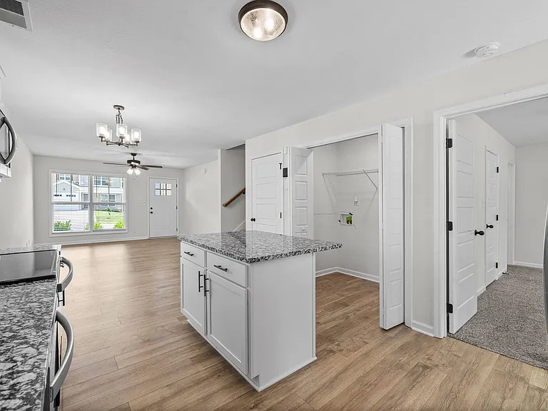 412 Hillside Dr — Photo 8