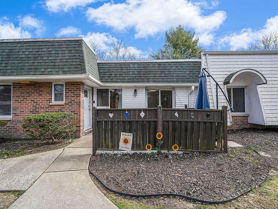 1st image of 865 Golf Lane #865