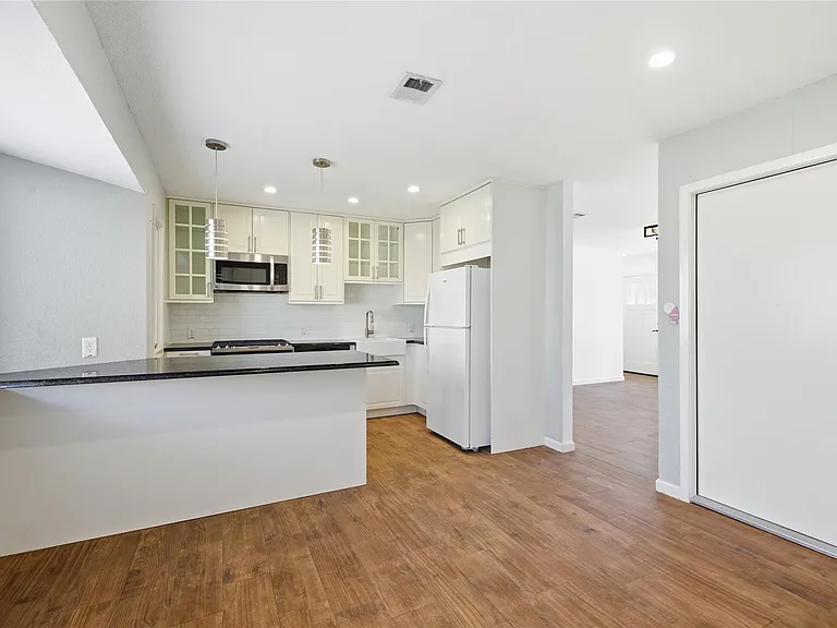 1704 Cherry Orchard Dr — Photo 12