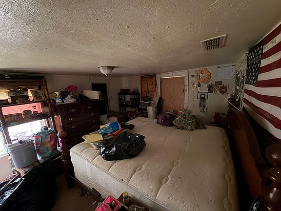 4th image of 200 Ruby Ln