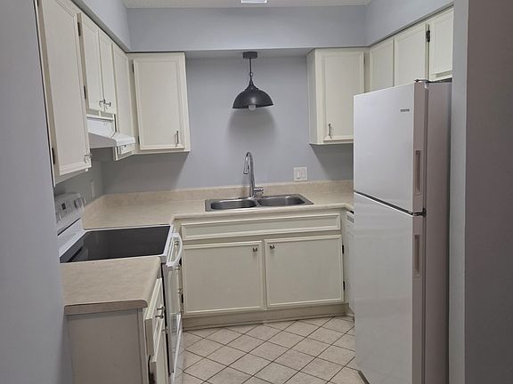 2nd image of 100 Blair Rd APT D5