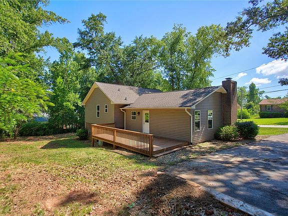 4th image of 712 Beech Dr