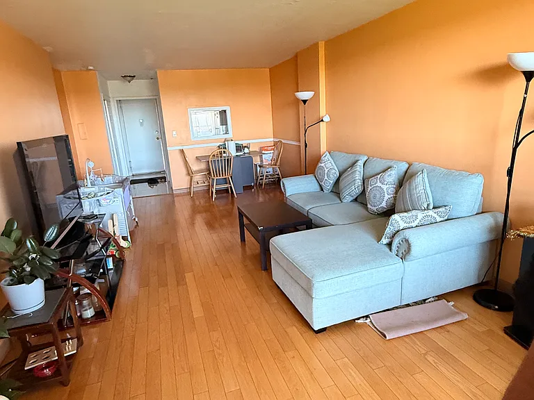 91 Strawberry Hill Ave #924 — Photo 2