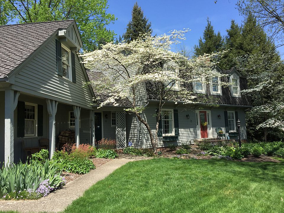 Dogwoods Red Buds Daffodils