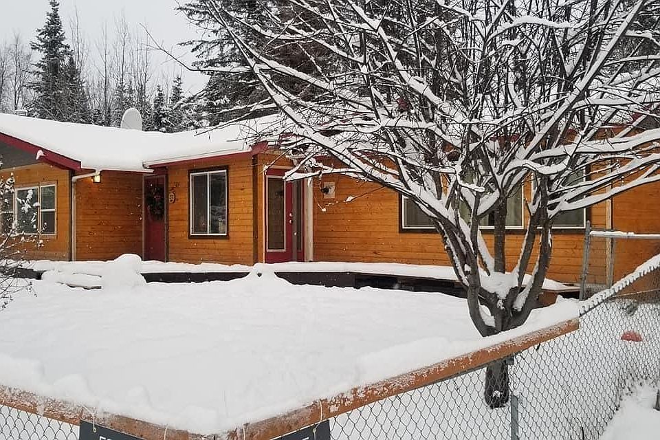 1st image of 304 Riverside Dr