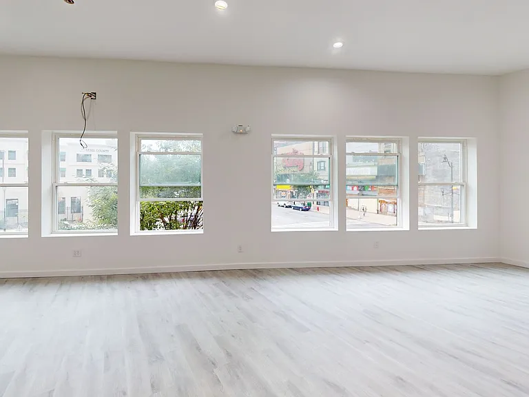 252 Washington St — Photo 2