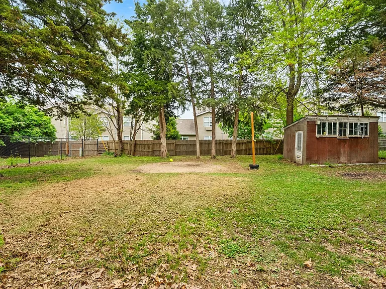 1416 University Dr — Photo 30