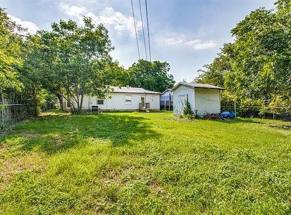 3rd image of 904 Vaquero St