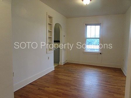 5th image of 521 Themis St