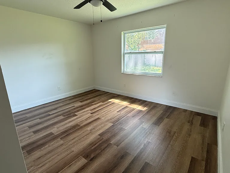 2433 Benjamin Dr — Photo 20