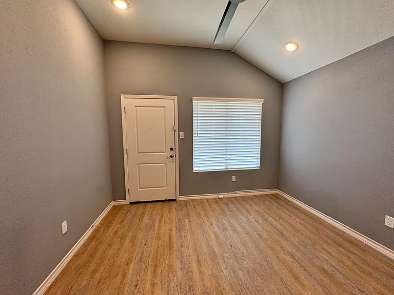 12707 Joliet Ave — Photo 9