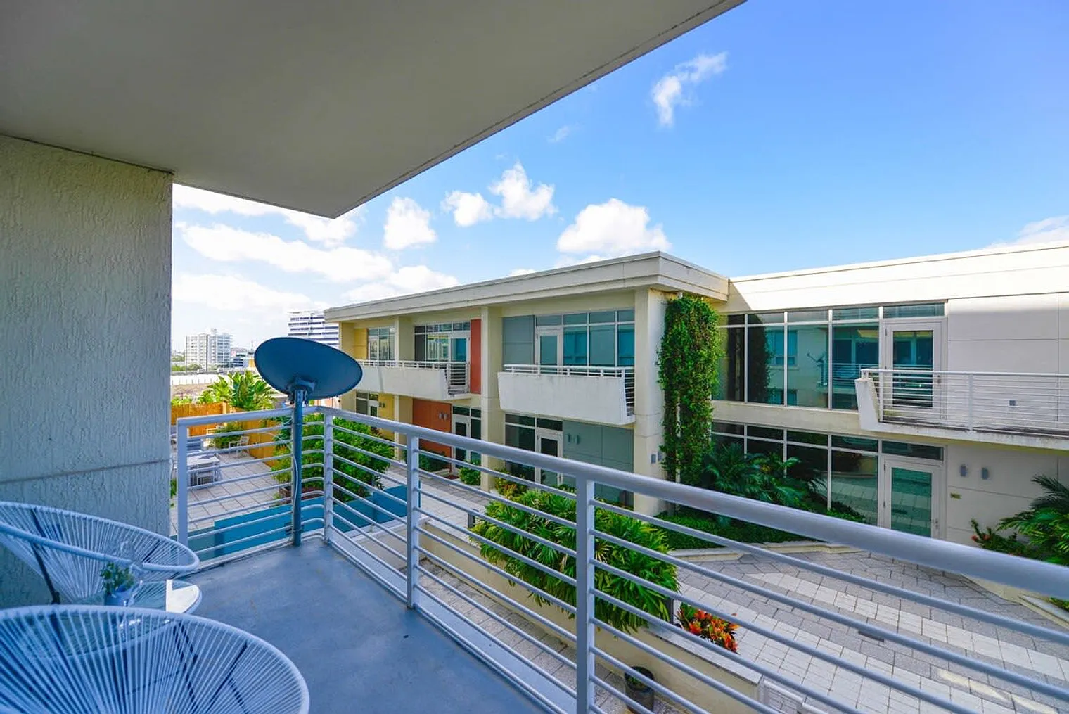 2 bed, 2.0 bath, 1087 sqft, $4,637 — Photo 4