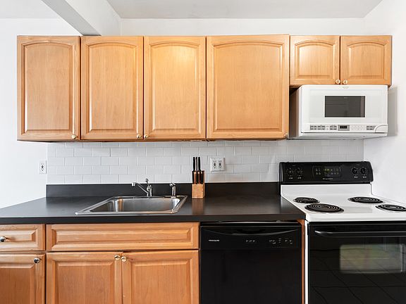 2nd image of 240 Mulberry St #17C