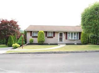 912 Lincoln Ave, Walnutport, PA 18088