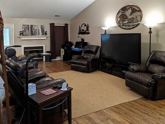 3rd image of 304 Wisteria Ct