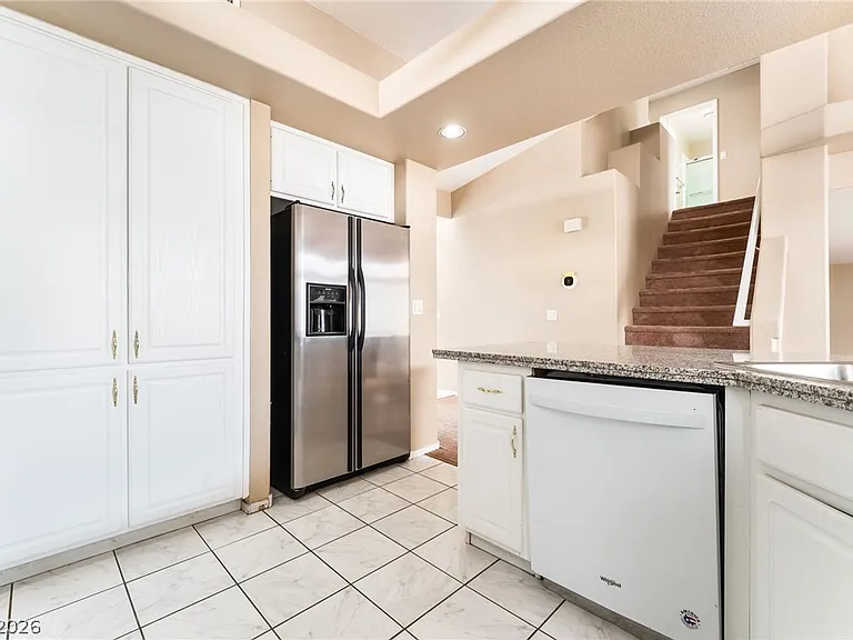 8725 Autumn Valley Ave — Photo 8