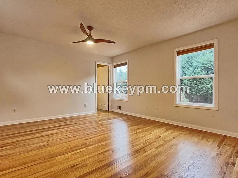 4114 NE 56th St — Photo 14