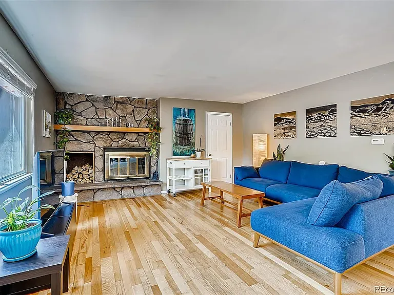2 bed, 990 sqft, $2,100 — Photo 1