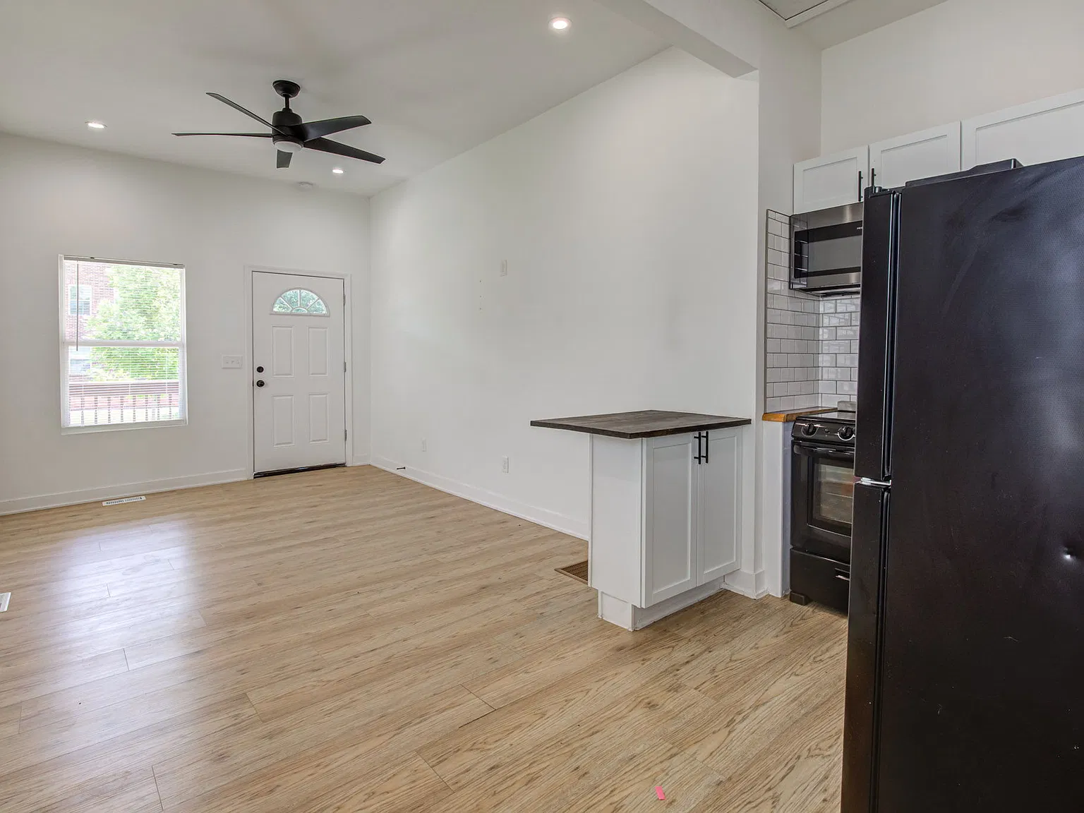 1 bed, 630 sqft, $1,000 — Photo 3