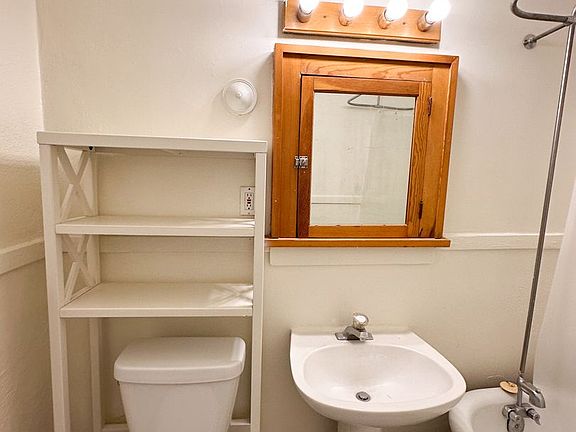 5th image of 1929 Fremont Ave S APT 3