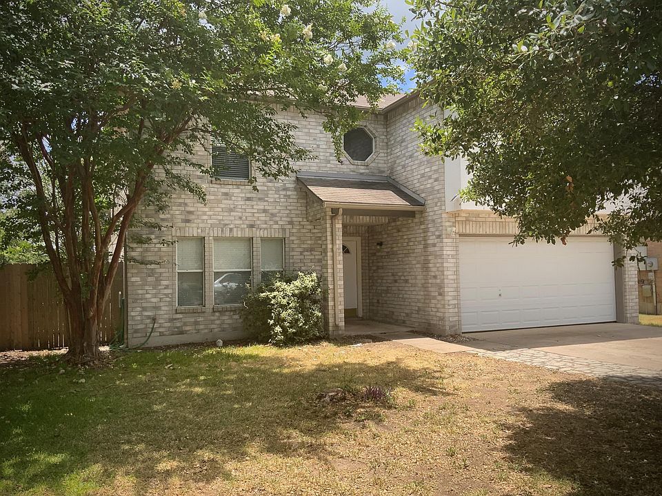 Large home in Carriage Hills community
