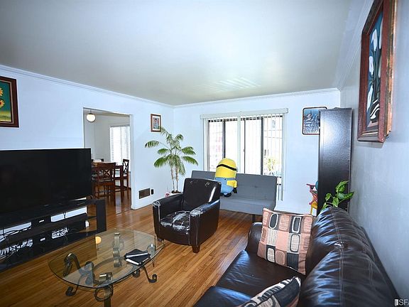 5th image of 212 Charter Oak Ave
