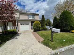 15 Goldsmith Dr, Spotswood, NJ 08884