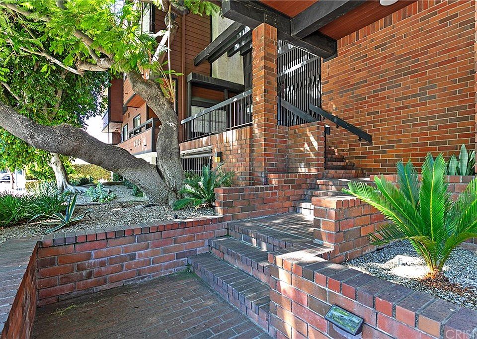 1st image of 4425 Whitsett Ave Unit 102