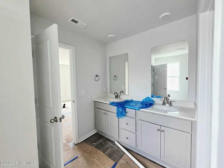 1079 Hanson Dr — Photo 4