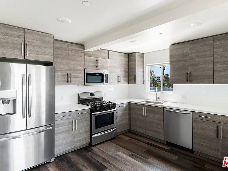 3667 Mentone Ave #8 — Photo 8