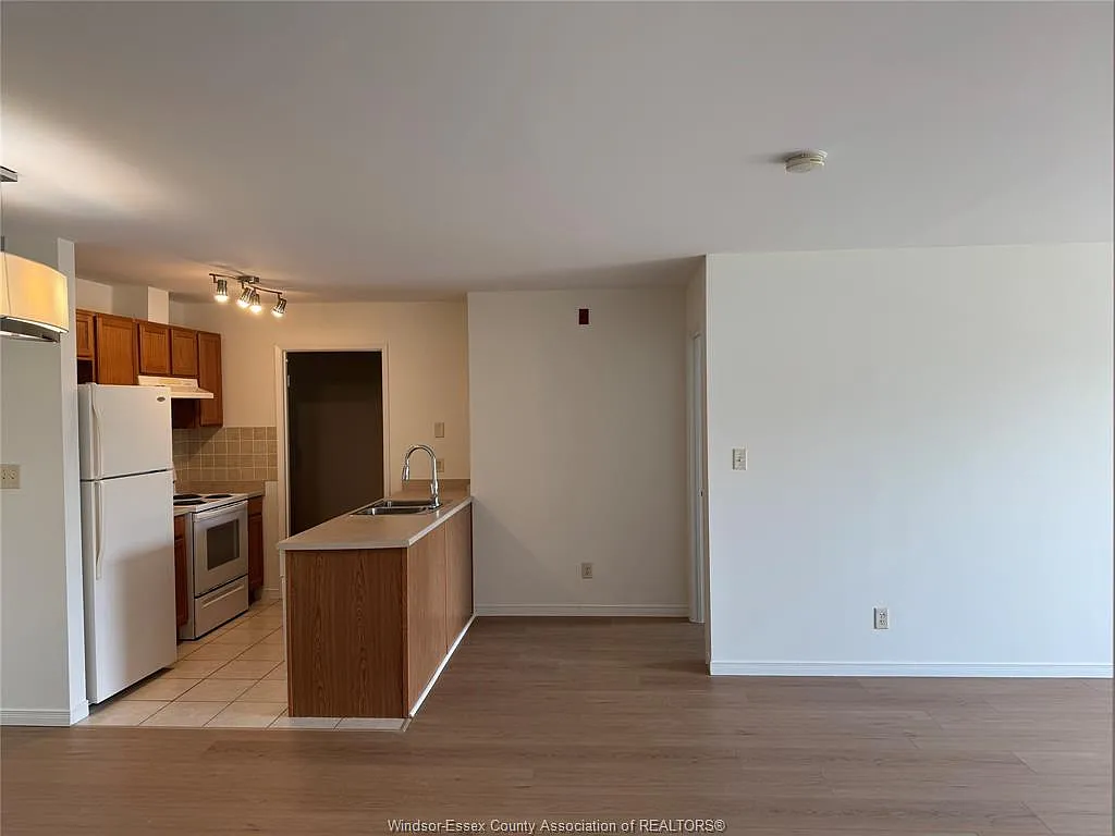 2 bed, 1.0 bath, 1100 sqft, $1,990 — Photo 4