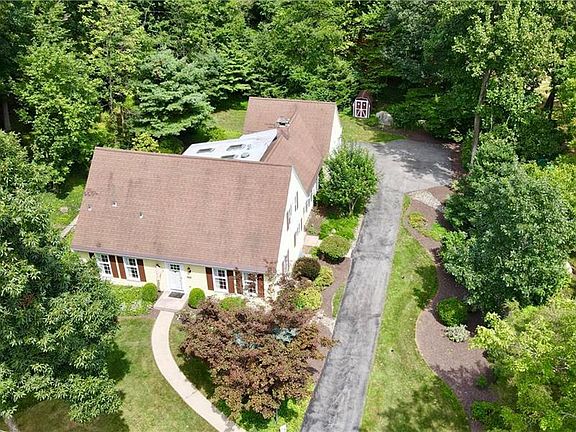 4th image of 3473 Laurel Ln