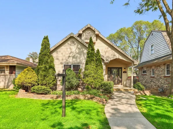 4852 North Mohawk AVENUE, Glendale, WI 53217