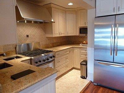 4th image of 816 Saint James Pl