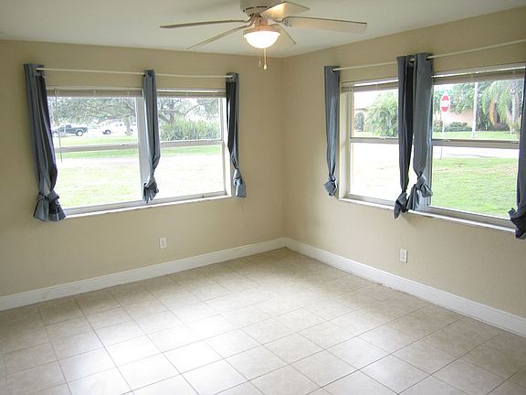 5th image of 1681 NW Palm Lake Dr