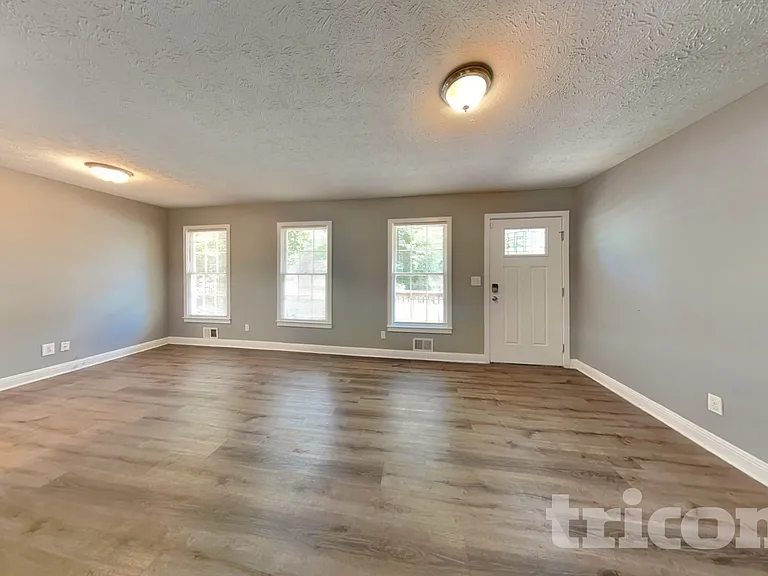 847 Raintree Way SE — Photo 3