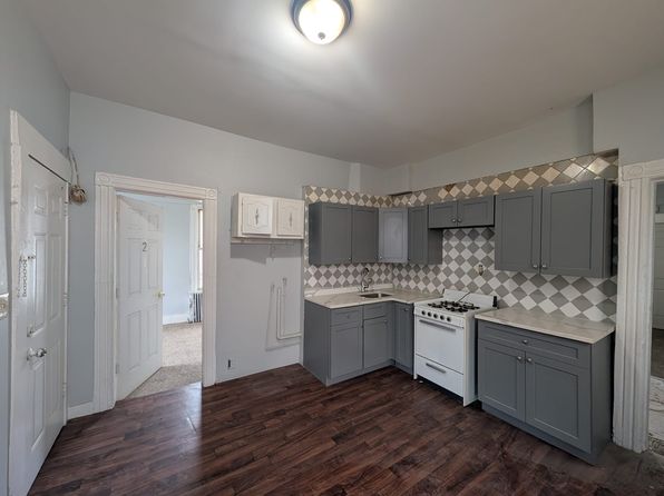 866 Main St Floor 2
