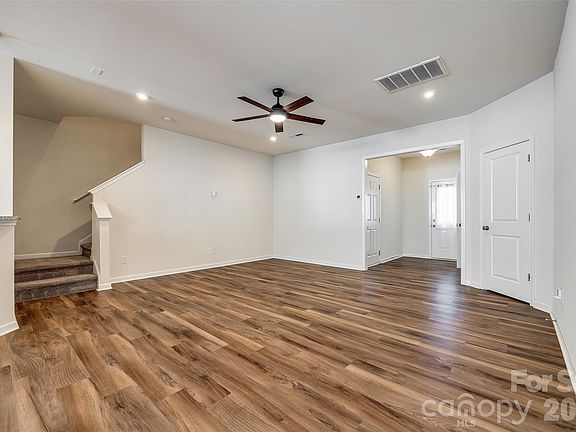 3rd image of 524 Hunters Dance Rd