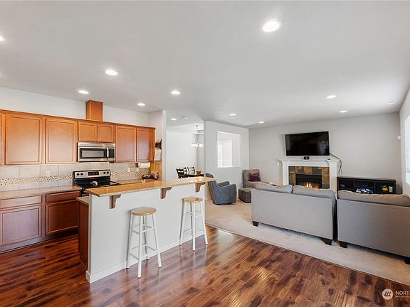 Open concept kitchen>