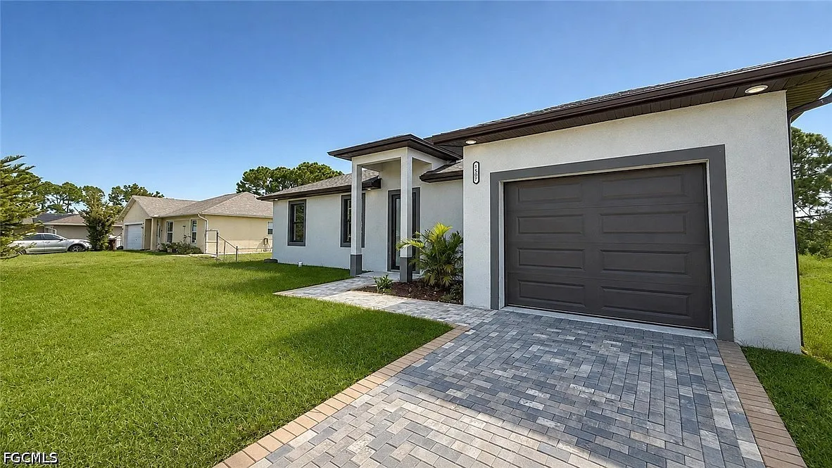 3 bed, 2.0 bath, 1300 sqft, $1,950 — Photo 1